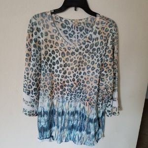 Sharp, attention grabbing,  v-neck light sweater